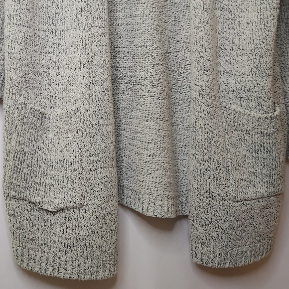 Gray & White Open Front Cardigan with Pockets - Picture 3 of 14